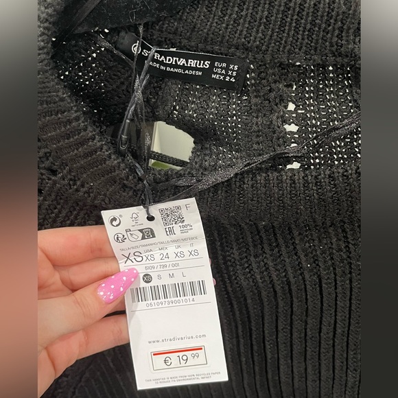 Stradivarius crocheted black tie up in back crop top size x small - Picture 2 of 3